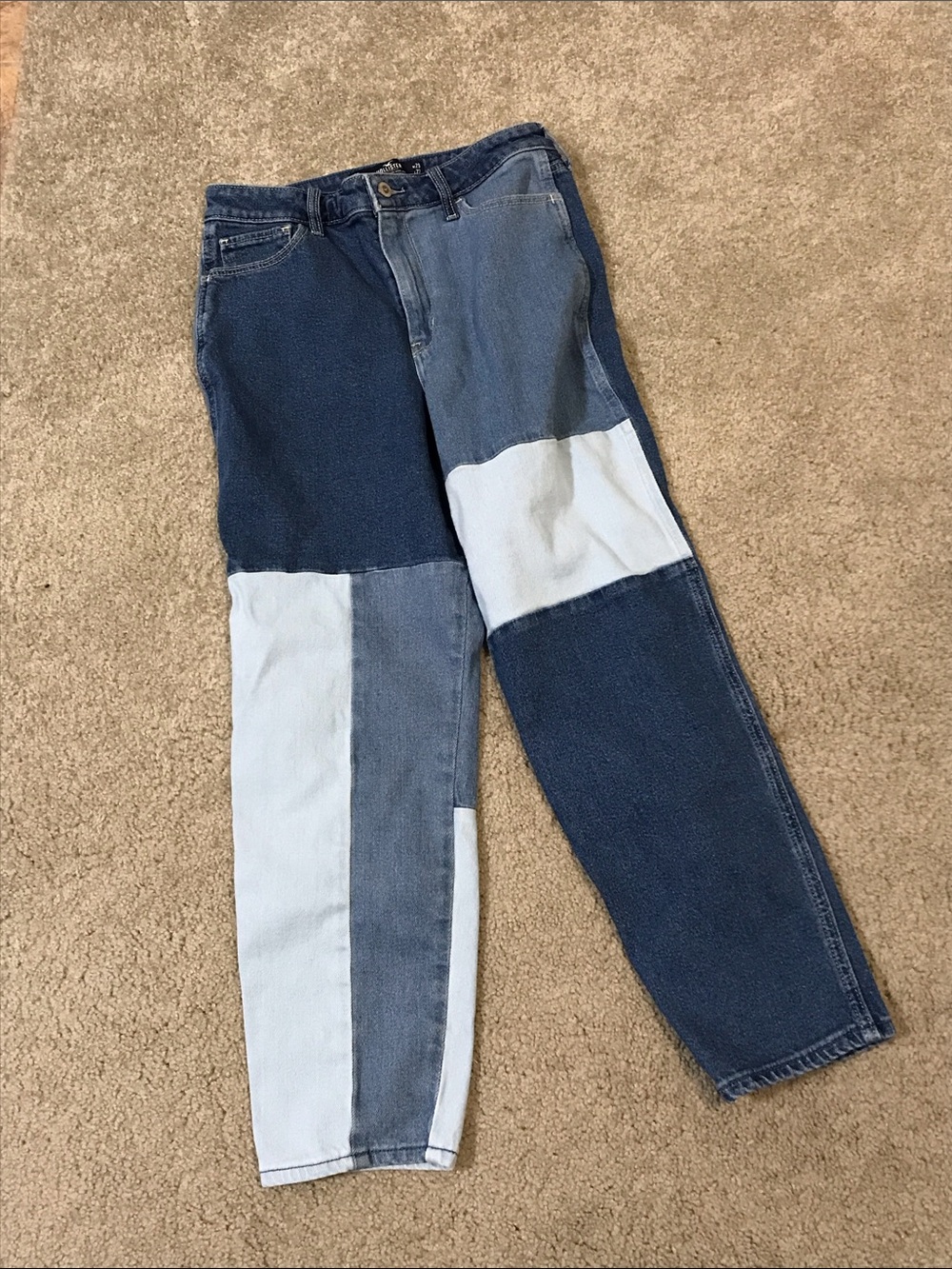 Preowned Hi-Rise HOLLISTER patch jeans. Size 29/27